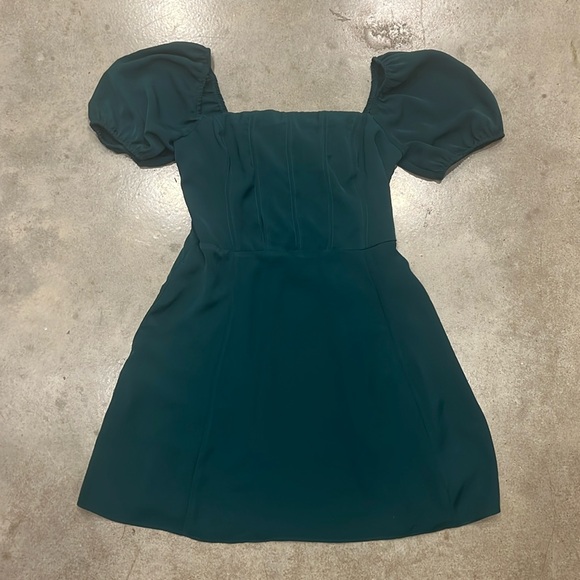 abercrombie corset dress puff sleeve Be a green goddess in our Puff Sleeve Plunge Midi Dress. @_arnelle